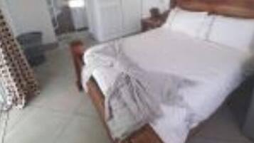 6 bedrooms, bed sheets