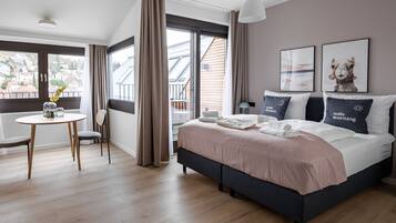 Suite with balcony | 1 Schlafzimmer, individuell dekoriert, individuell eingerichtet