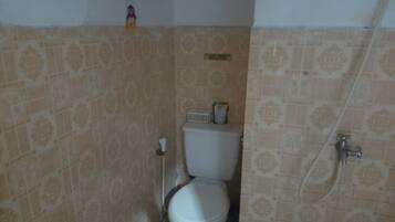 Standard Double Room | Bathroom