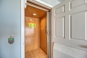 Interior - Portals - Oceanfront Luxury Retreat on Topsail Island (North Topsail Beach)