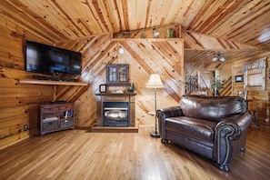 Smart TV, chimenea, reproductor de DVD y futbolito