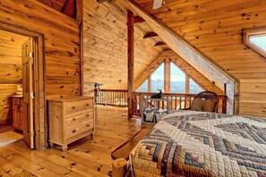 3 bedrooms, iron/ironing board, travel crib, free WiFi