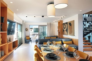 Dining - Macaw Residence, indulge yourself in rare luxury, daily housekeeping included! (Skaleta)