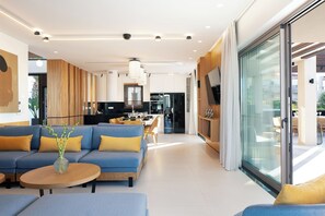 TV, ping pong - Macaw Residence, indulge yourself in rare luxury, daily housekeeping included! (Skaleta)