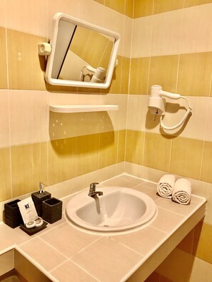 Superior Room, 1 King Bed | Bathroom | Hair dryer, slippers - The Luka Guesthouse and Restaurant (Patong)