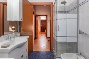 Hair dryer, towels - Rhome 14 Smart workers cozy apt (Rho)