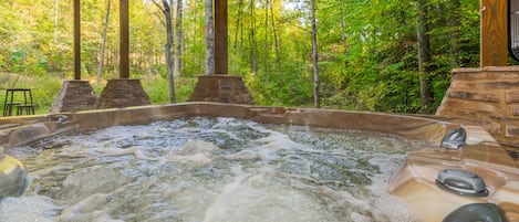 Bañera de hidromasaje al aire libre