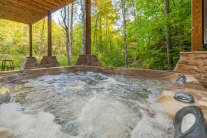 Outdoor spa tub