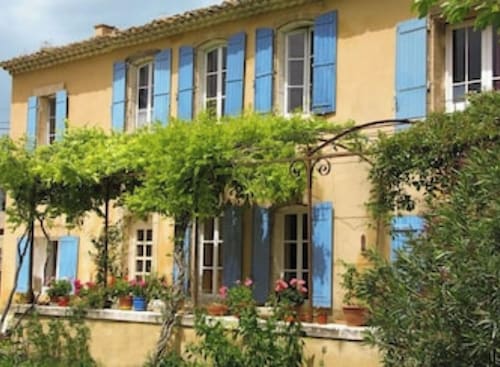 Mas in Provence for 15 people