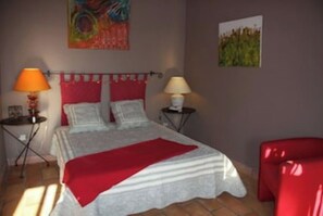 7 dormitoris, planxa i posts de planxar, un bressol de viatge i wifi 