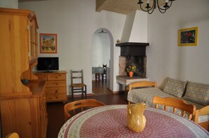 Televisie en een open haard