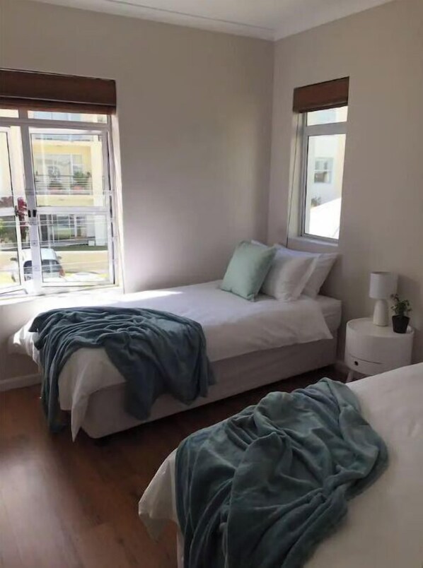 2 bedrooms, internet, bed sheets