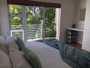2 bedrooms, internet, bed sheets