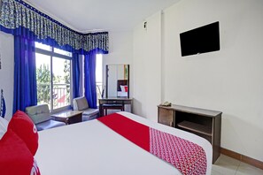 Kamar Double Standar | Meja kerja, Wi-Fi gratis, dan seprai linen
