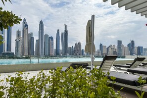 حمّام سباحة خارجي، حمّام سباحة مُدفَّأ