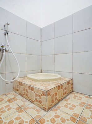 Basic Double Room | Bathroom