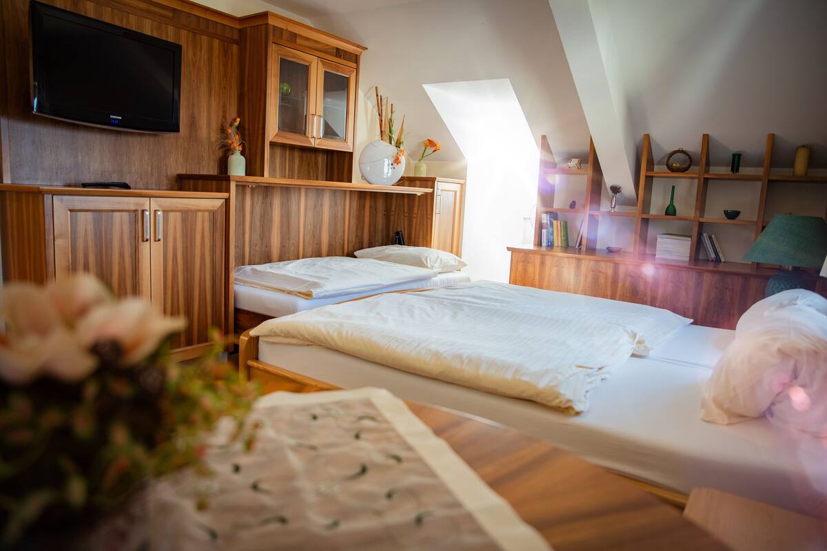 In-room safe, desk, laptop workspace, free WiFi