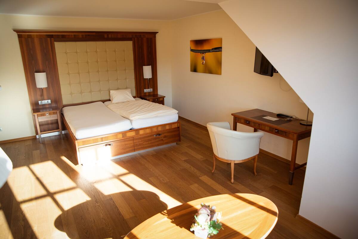 In-room safe, desk, laptop workspace, free WiFi