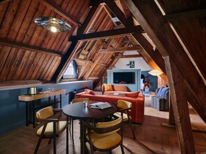 Studio | เครื่องนอนระดับพรีเมียม, ตู้นิรภัยในห้องพัก, โต๊ะทำงาน, ผ้าม่านกันแสง