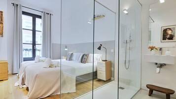 3 slaapkamers, een strijkplank/strijkijzer, reisbedje, gratis wifi