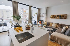 Unclassified image, 4 of 33, button