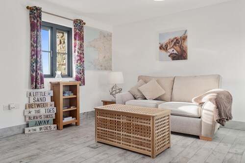"Grassholm" Sea View Cottage with Hot Tub - Dog Friendly