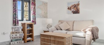 "Grassholm" Sea View Cottage with Hot Tub - Dog Friendly