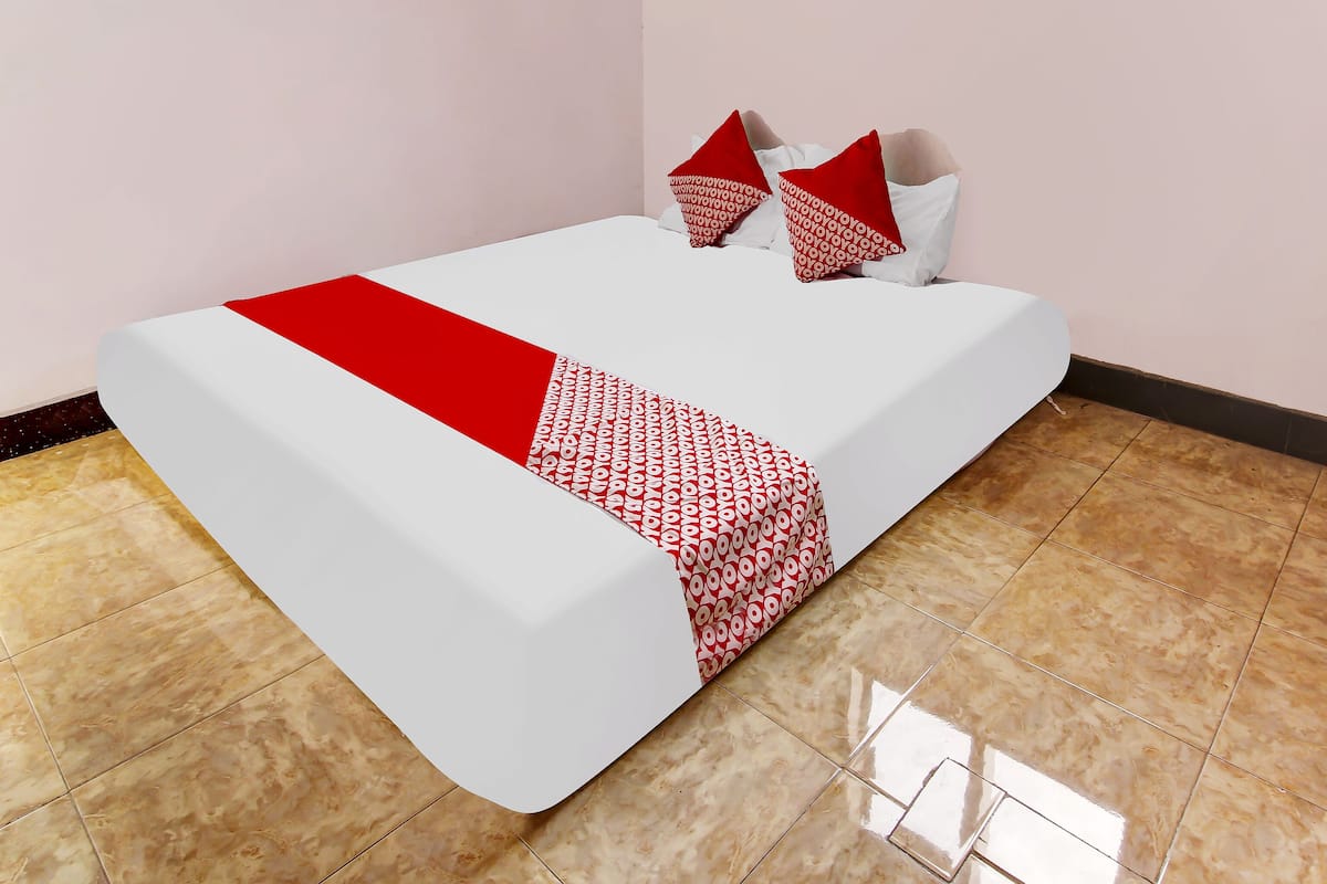 Quarto casal básico | Wi-Fi de cortesia, roupa de cama