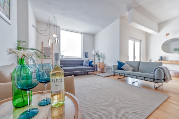 智能电视、桌上足球、书