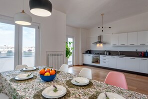 Dining - LuxusP4T 3 bedroom, Sauna, tennis court and pool (Brindisi)