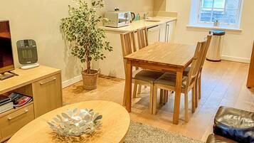 Premium Apartment, 2 Bedrooms | In-room dining