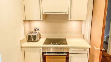 Premium Apartment, 2 Bedrooms | Private kitchen | Fridge, microwave, oven, stovetop
