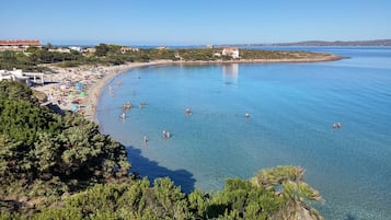 Una spiaggia nelle vicinanze
