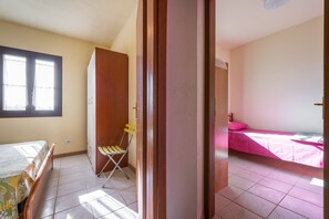 2 bedrooms, bed sheets