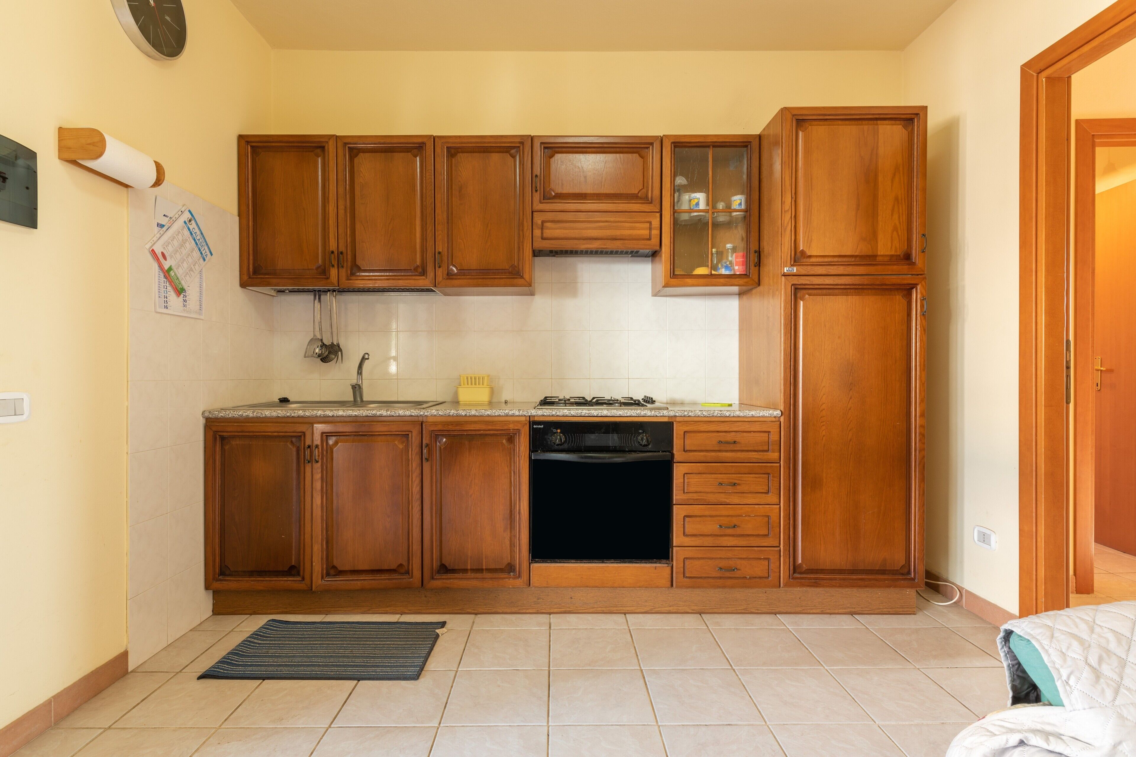 Frigorifero, forno, piano cottura, macchina per tè/caffè