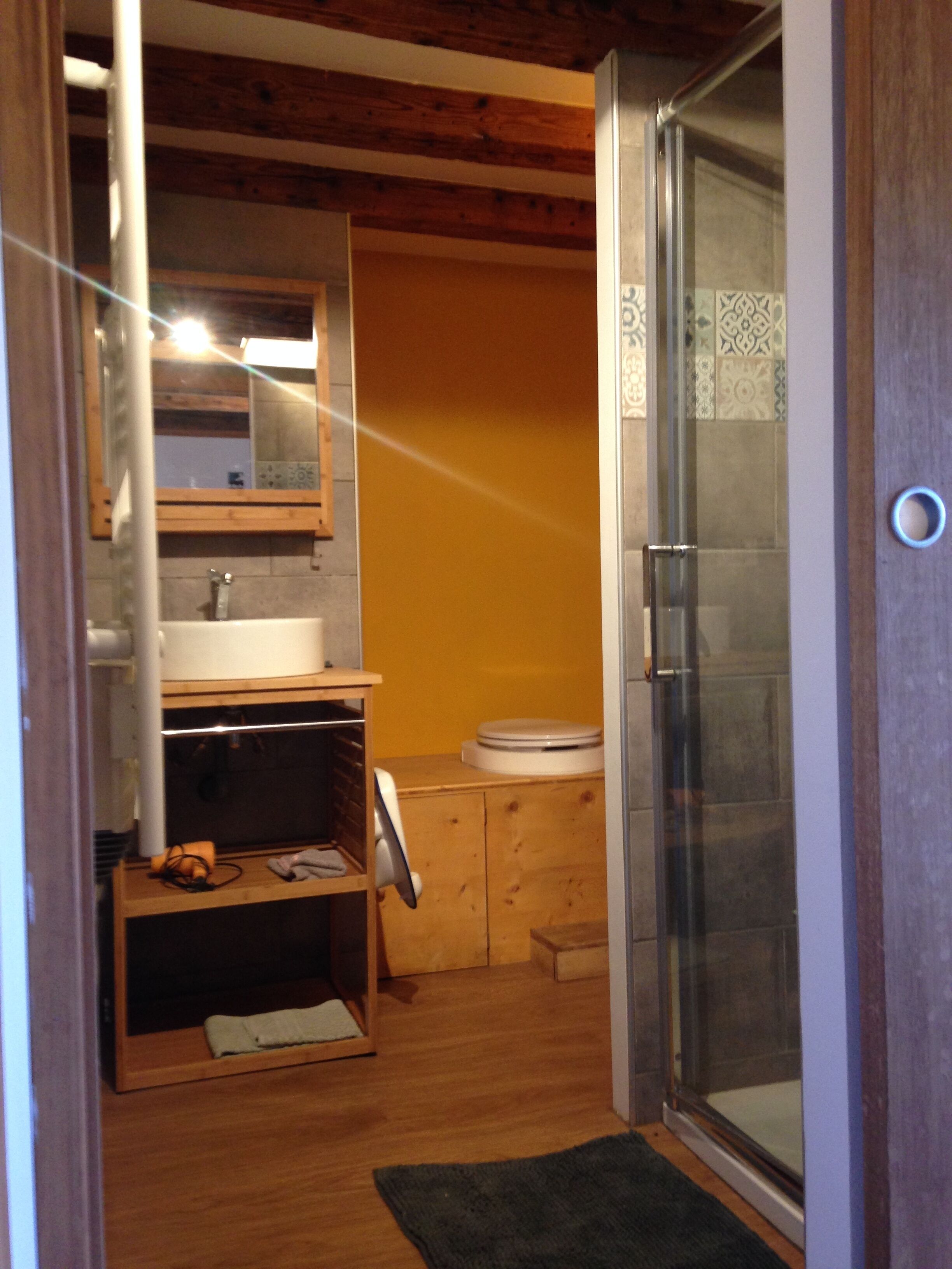 Dusche, Haartrockner, Seife, Shampoo