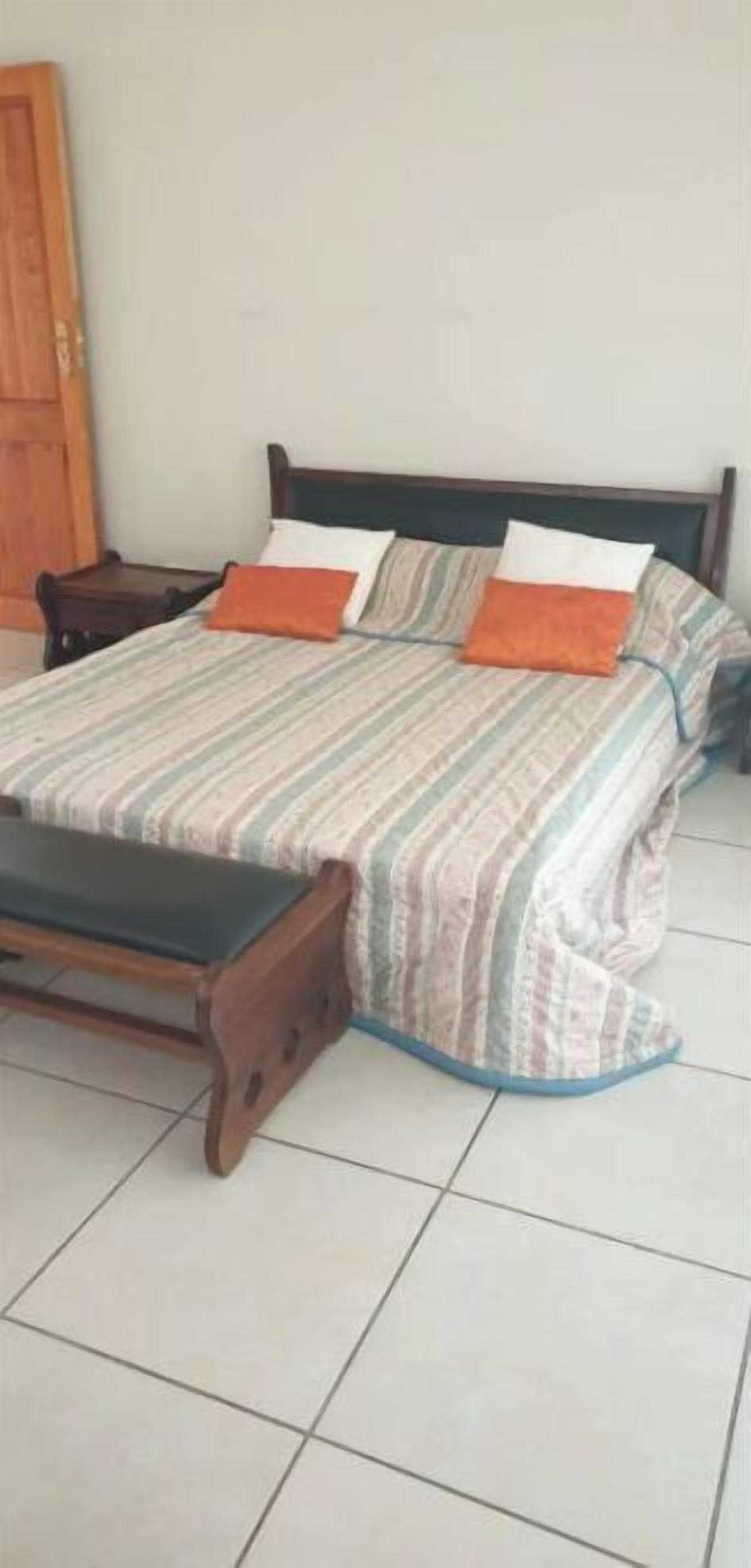 2 間睡房、可攜式嬰兒床、Wi-Fi、床單