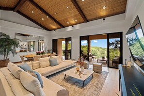 TV, offices - Reserva Conchal, Pool & Beach Club Access (Playa Conchal)