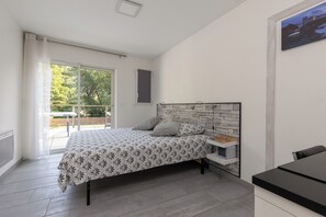 4 slaapkamers, een strijkplank/strijkijzer, gratis wifi, beddengoed