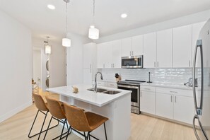 Fridge, microwave, oven, stovetop - Brand New Water Front Unit The Harbor #403 (Madeira Beach)