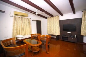 家庭房 | 熨斗/熨板、折叠床/加床（额外收费）、免费 WiFi、床单