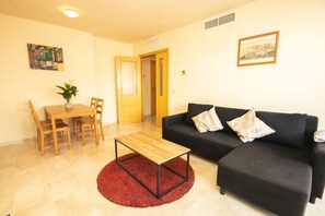 TV, books - One bedroom apartment in Estepona (Estepona)