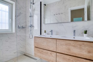Shower, towels