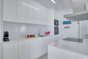 Fridge, microwave, oven, dishwasher - BRANCS: Ground floor house with private swimming pool in léscala (L'Escala)