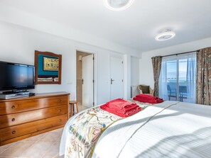 4 chambres, lit de bébé portatif, Wi-Fi, literie fournie