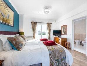 4 Schlafzimmer, Reisekinderbett, WLAN, Bettwäsche