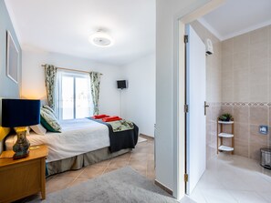 4 bedrooms, travel cot, WiFi, bed sheets