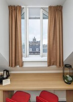 Familiekamer | Stadsuitzicht vanuit accommodatie