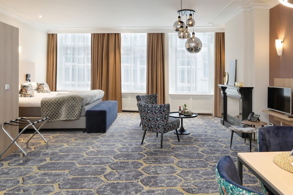 Romantic Studio Suite