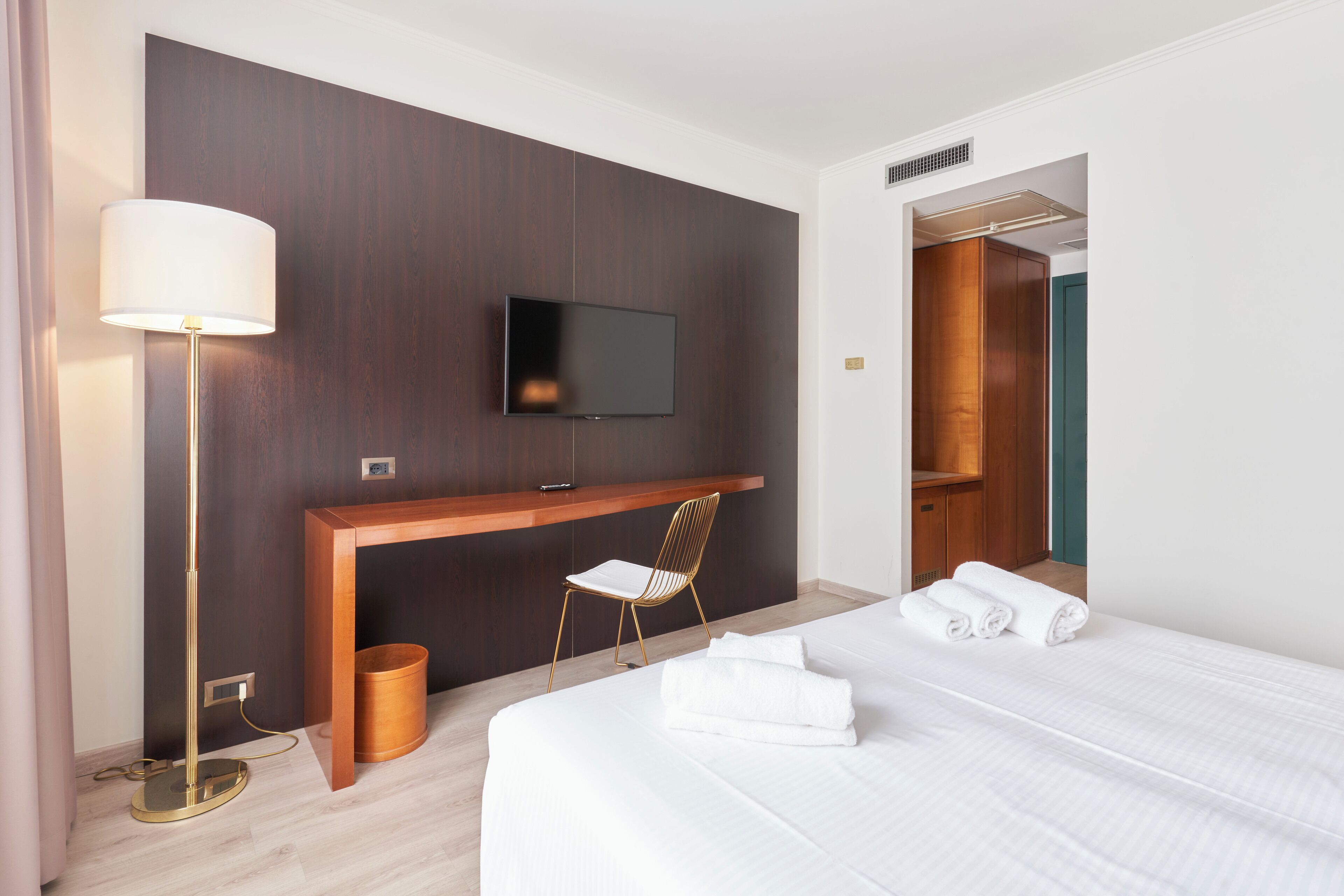 Couette en duvet d'oie, minibar, coffres-forts dans les chambres, bureau